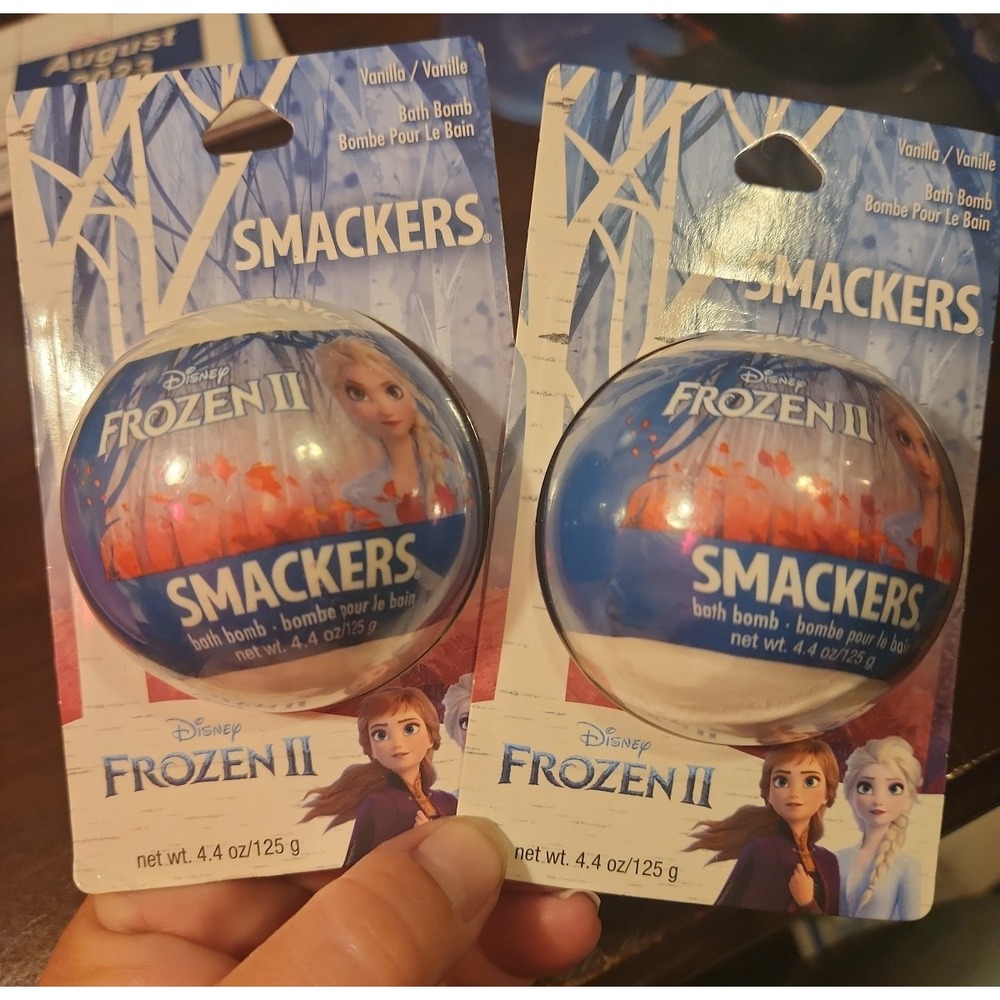 2 Frozen II vanilla bath bombs